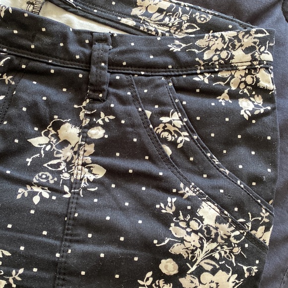 Lolë brand. Size 12. Felted cotton ankle length pant. - Picture 3 of 4